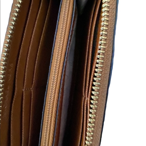 Michael Kors Large brown wallet - Picture 8 of 12